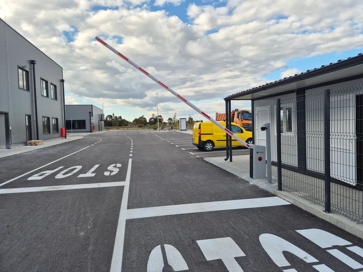 Euro Terminal, Gradiška: Rampa na ulazu u parking