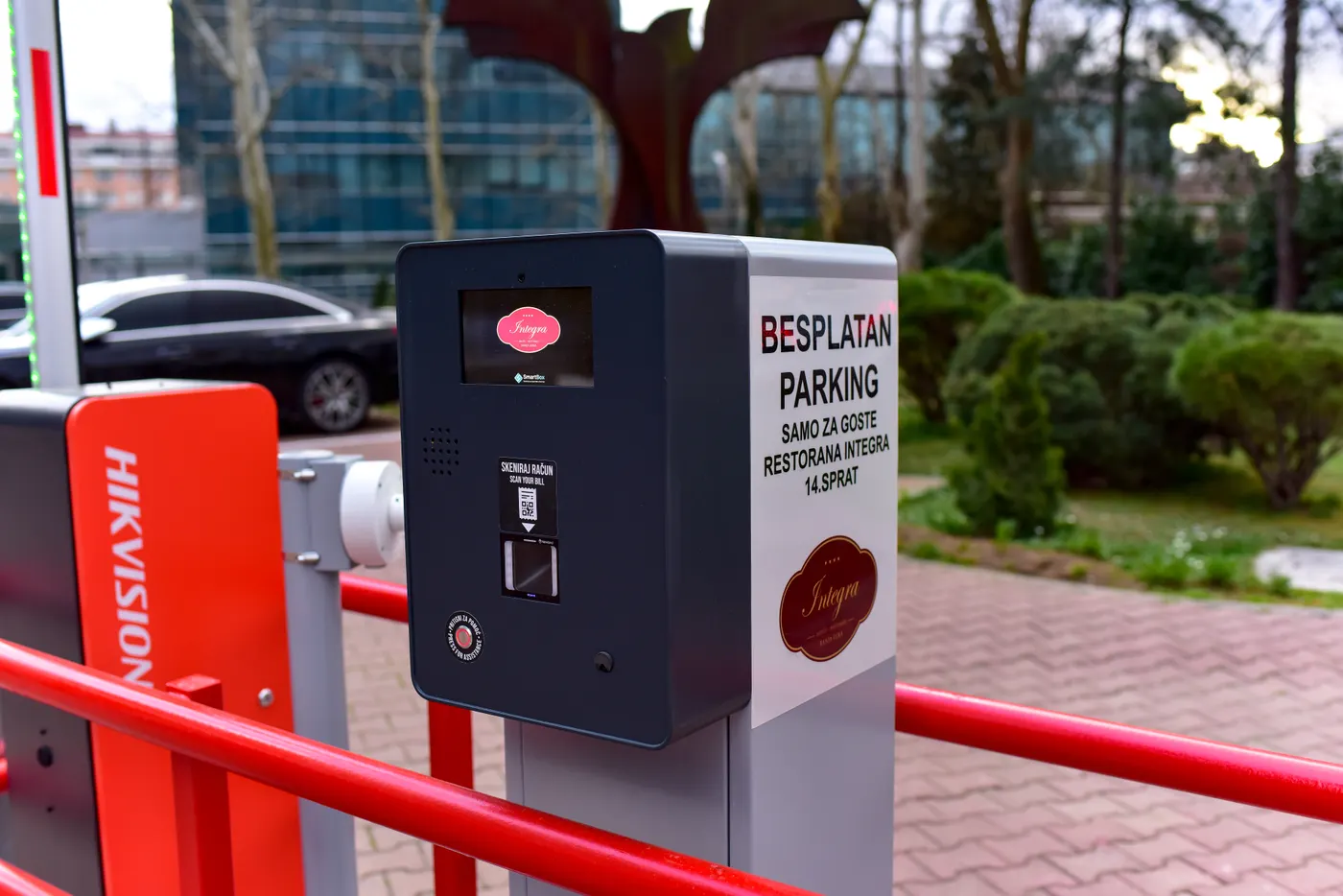 Integra, Banja Luka: Terminal na ulazu u parking